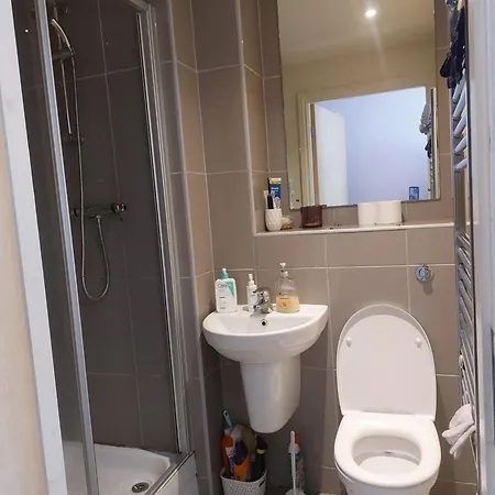 En-suite Flat In Leeds Centre Apartment *